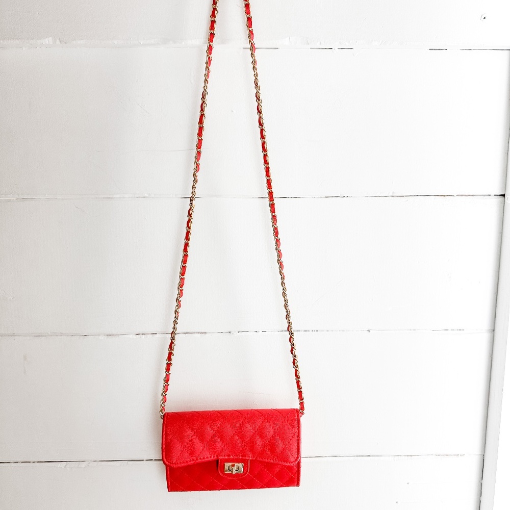 NWT Mini Quilted Crossbody w/Gold chain detail - Picture 2 of 6